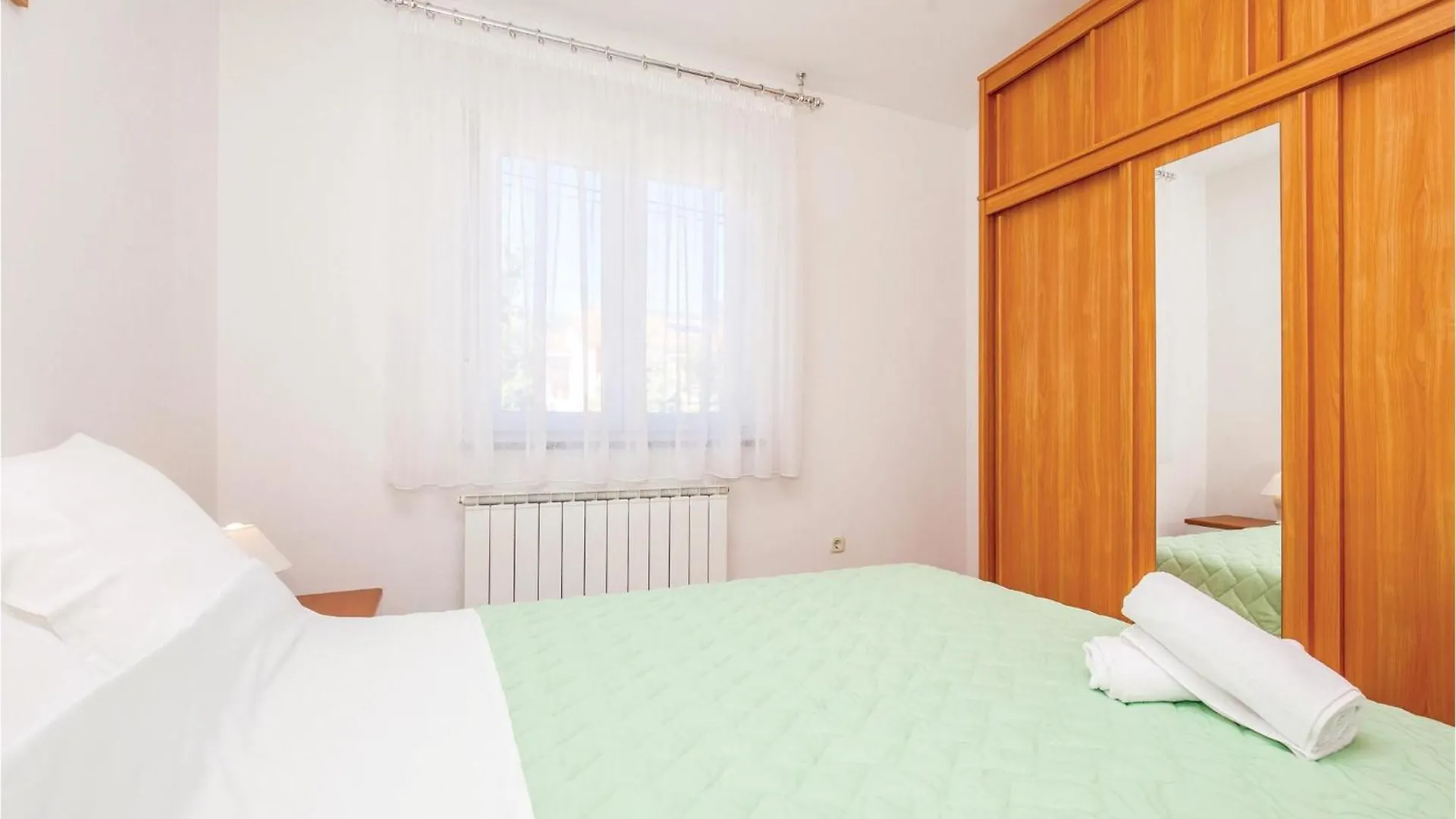 Amazing Apartment In Smrika With Wifi