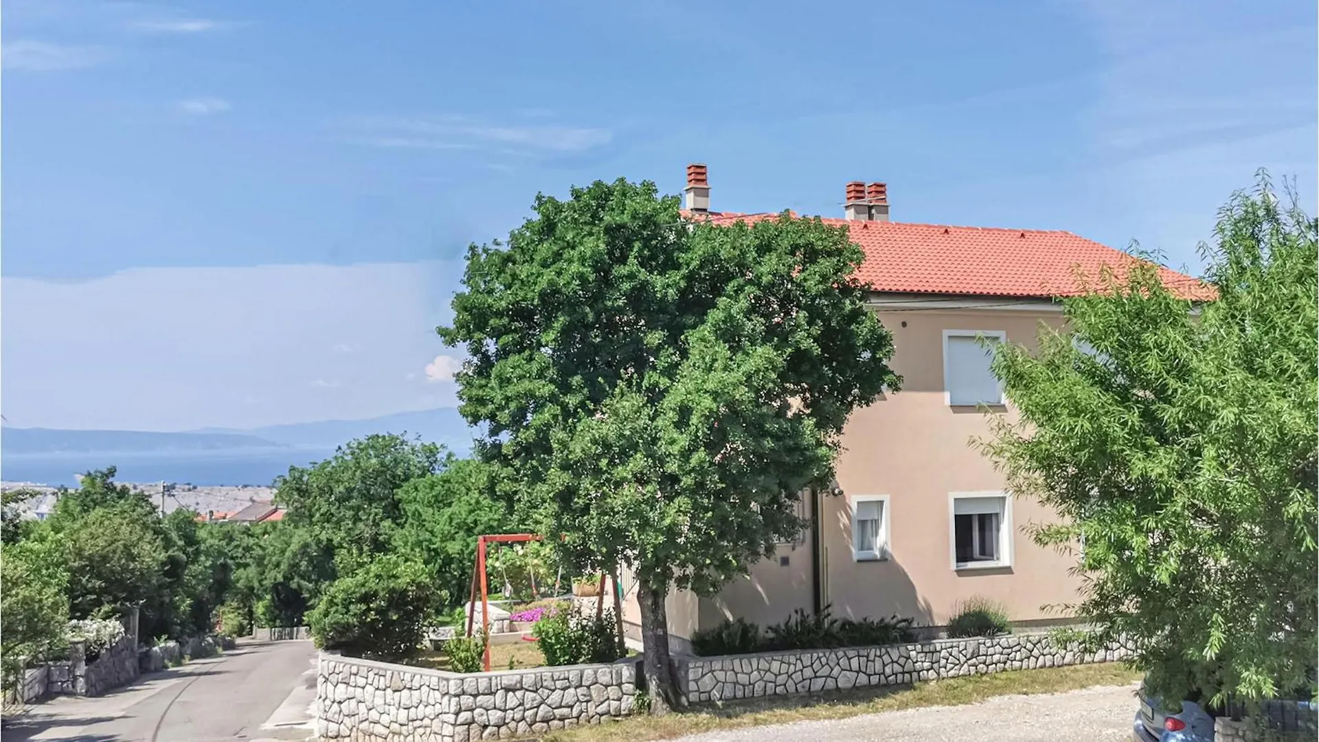Amazing Apartment In Smrika With Wifi