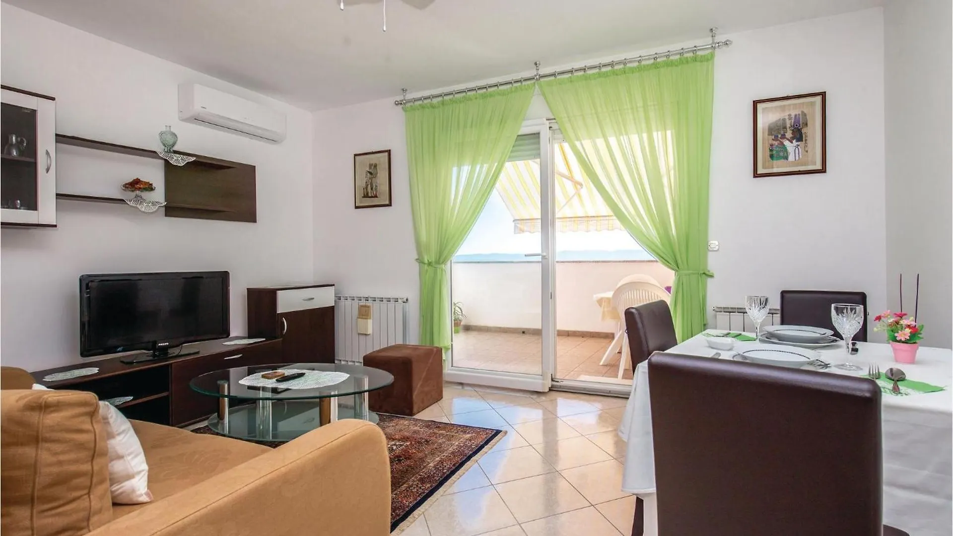 Amazing Apartment In Smrika With Wifi