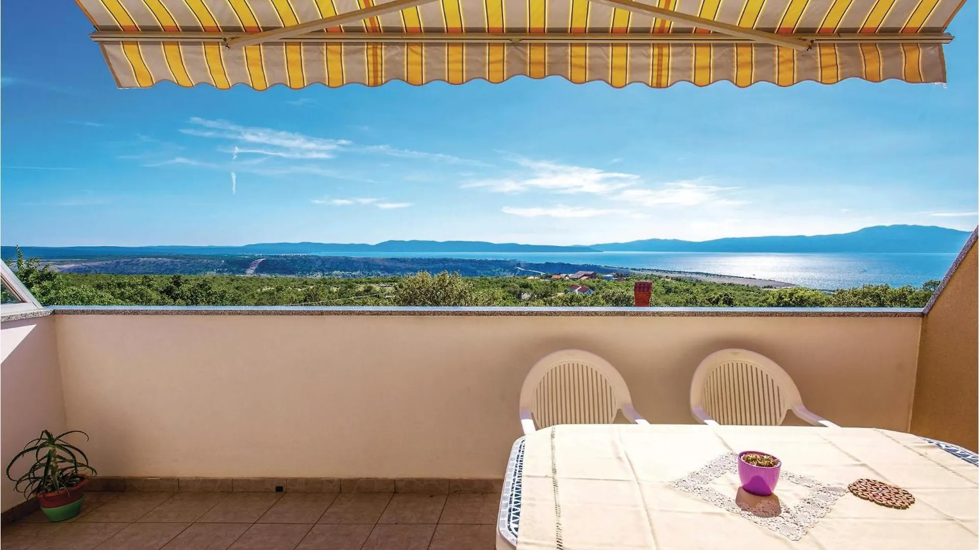 Amazing Apartment In Smrika With Wifi